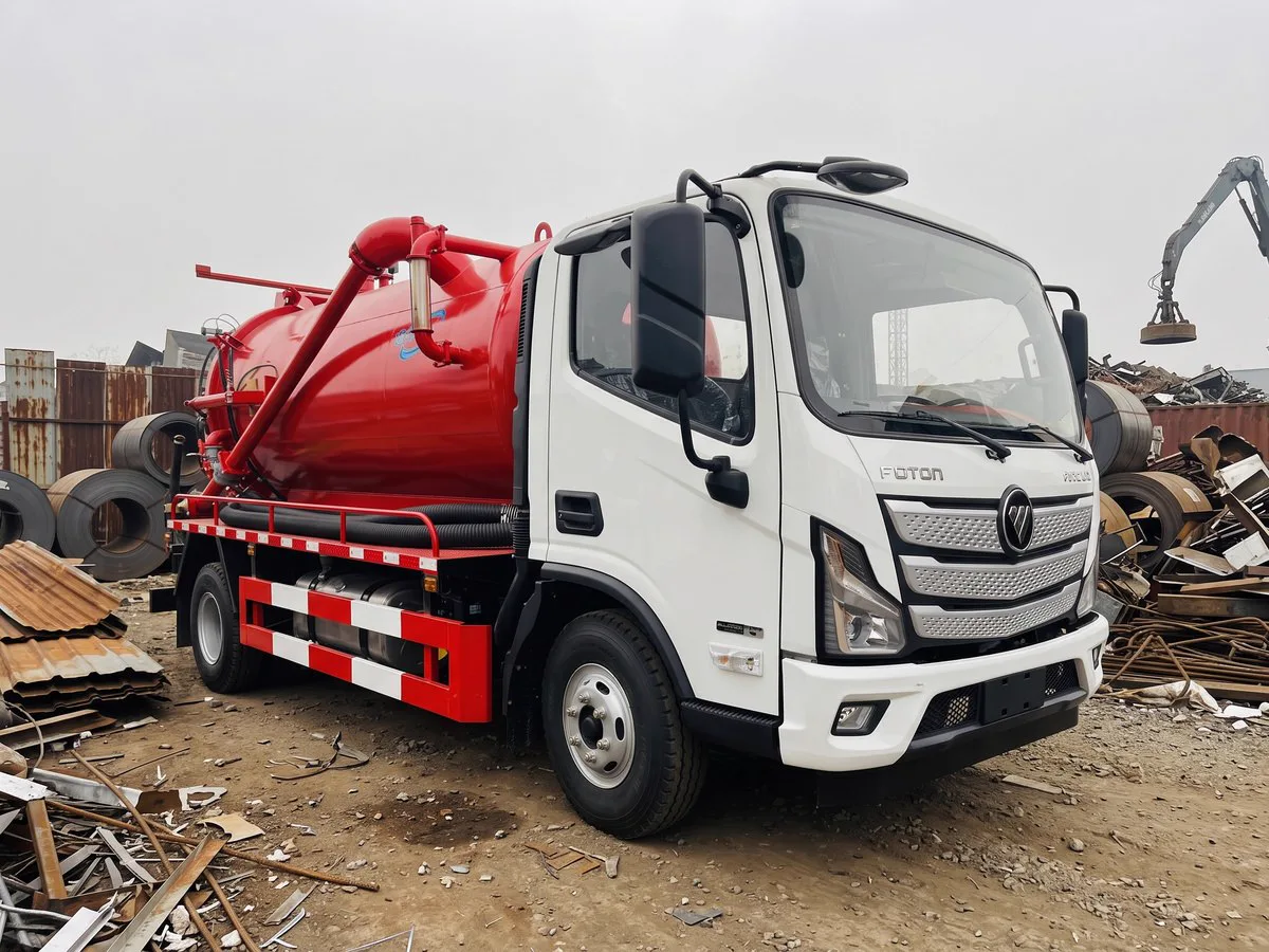 Xe hút chất thải Foton tại mặt bằng công trình