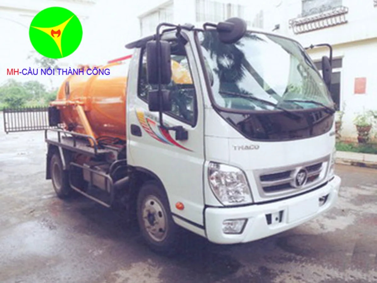 Xe hút chất thải Thaco Ollin 350A cabin trắng, bồn màu cam nhìn từ góc trước
