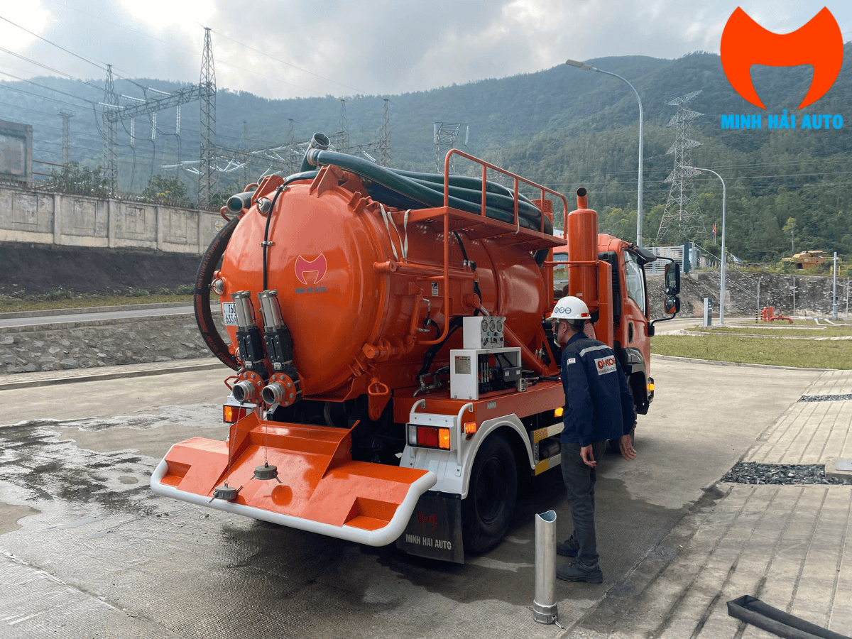 xe hút tro bay 4 khối isuzu