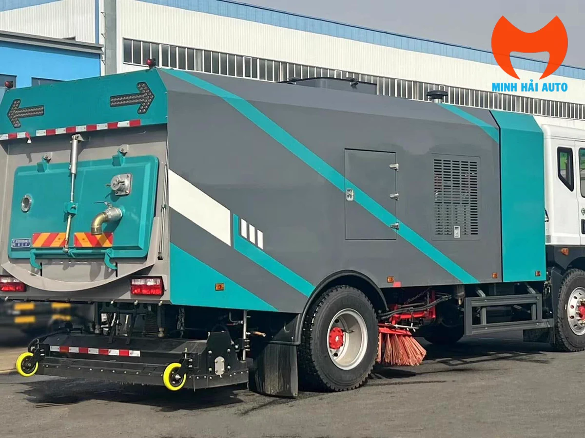 Xe môi trường quét hút bụi Xe môi trường quét hút bụi trong quy trình bàn giao
