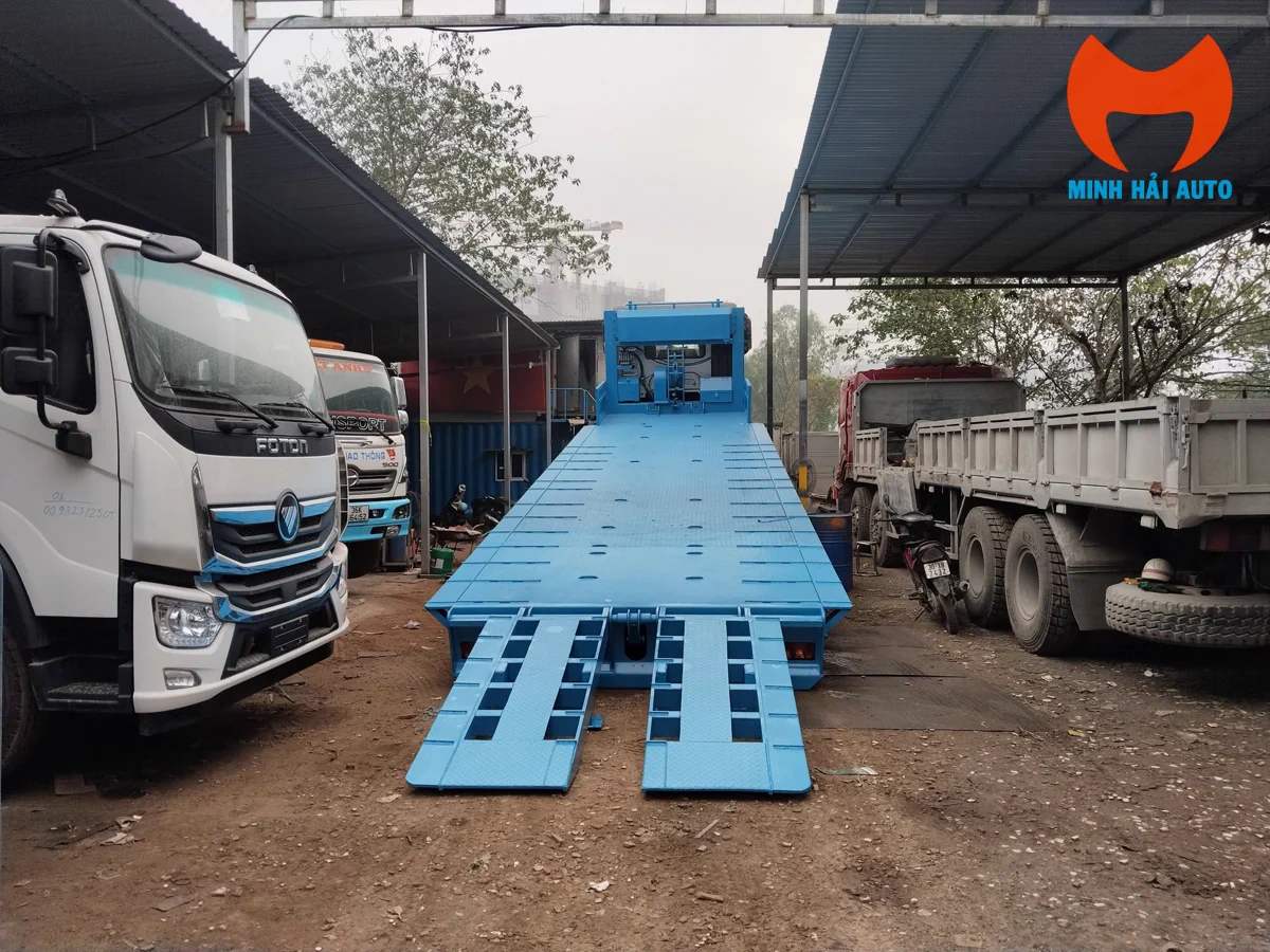 Cầu dẫn thủy lực xe nâng đầu Chenglong H5 chở máy công trình