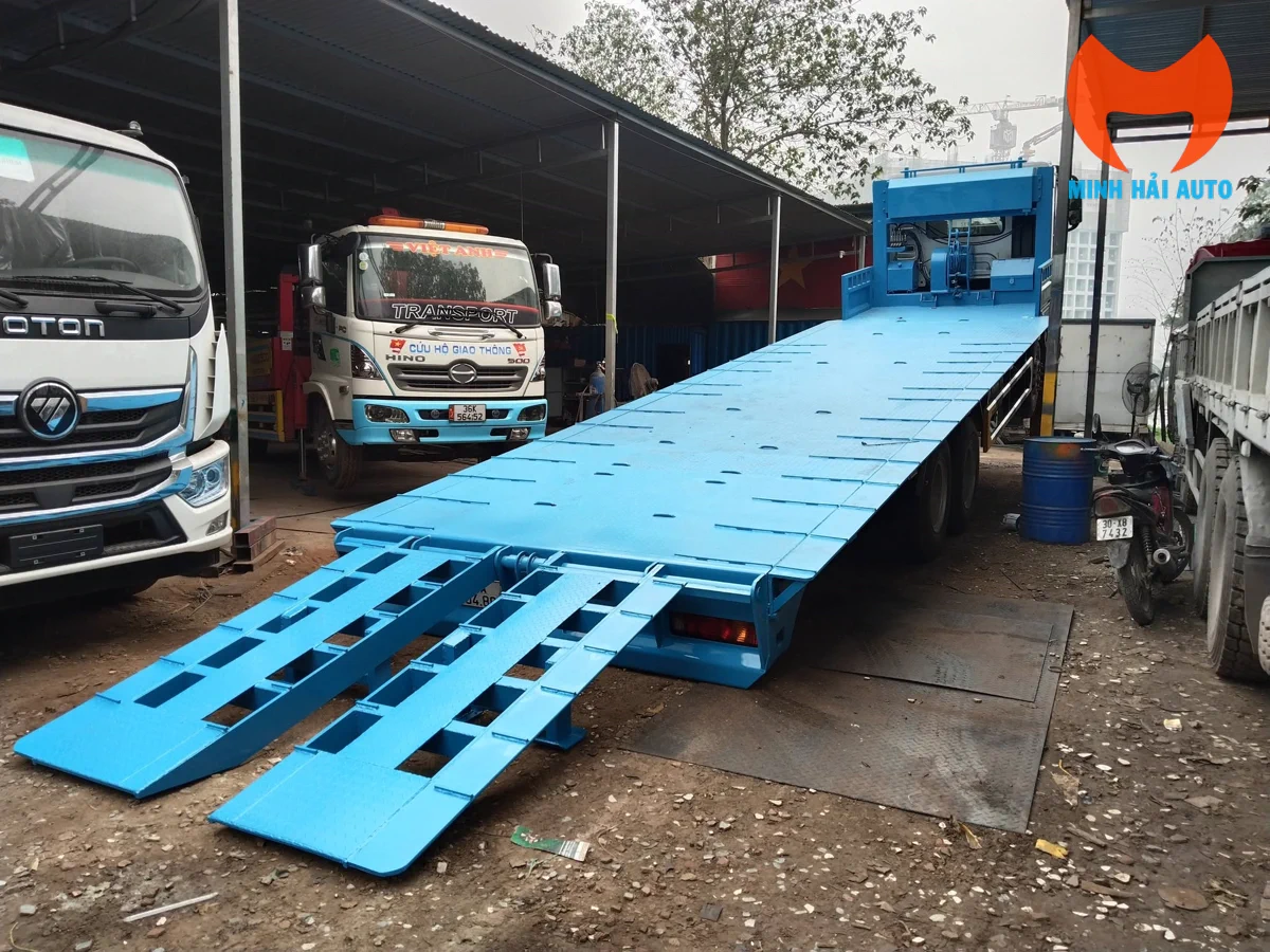 Sàn chở máy Chenglong H5 nâng đầu dài 8,88m