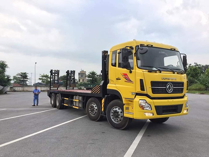 xe nâng đầu chở máy công trình dongfeng 4 chân