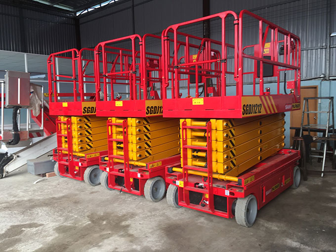 Xe nâng người 14m Palfinger gắn trên xe tải nhỏ gọn, phù hợp với đô thị.
