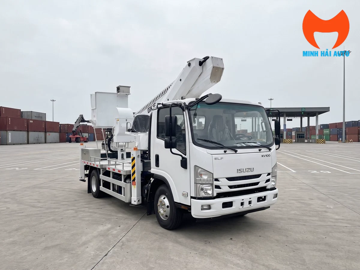 Xe nâng người 23m Isuzu nhìn chéo phía trước