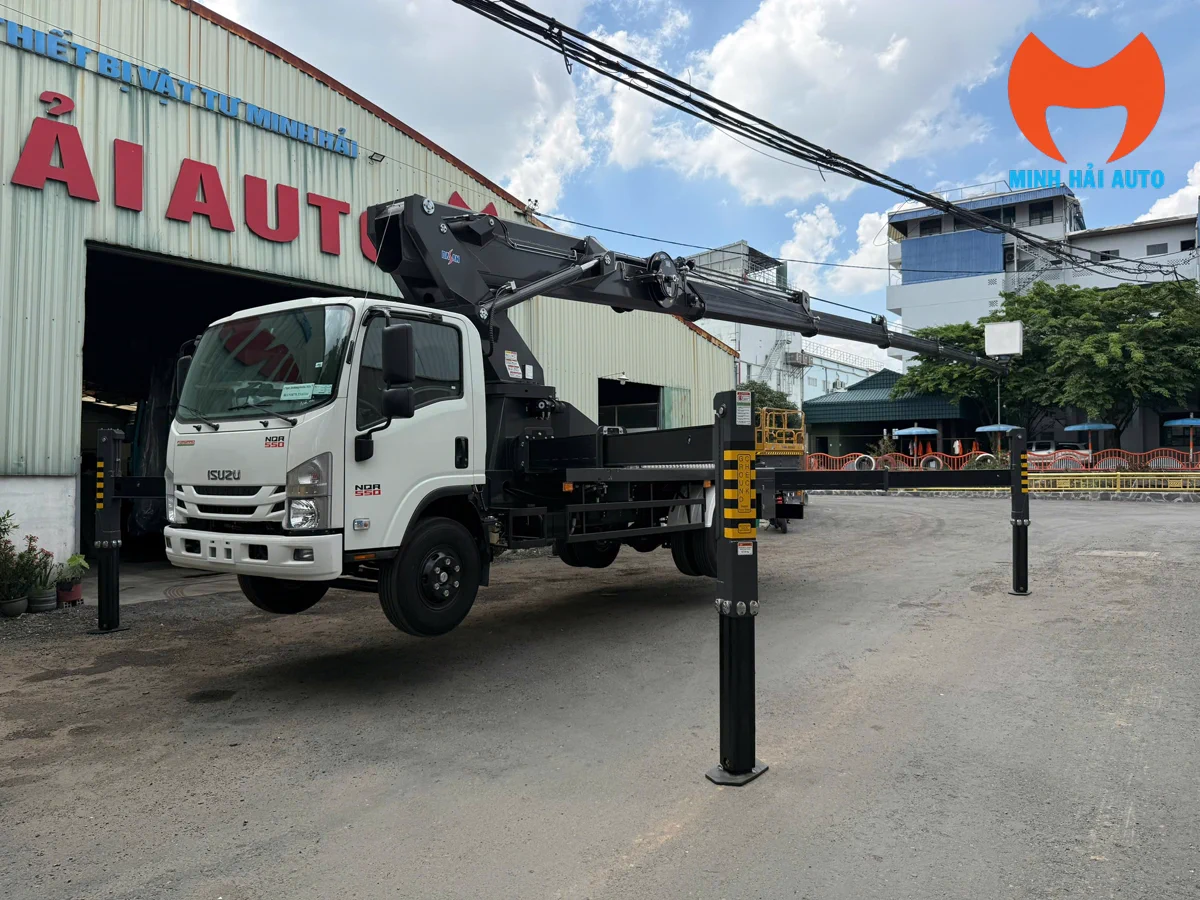 Xe nâng người 32m Isuzu NQR gắn cần Dasan trong ứng dụng thực tế