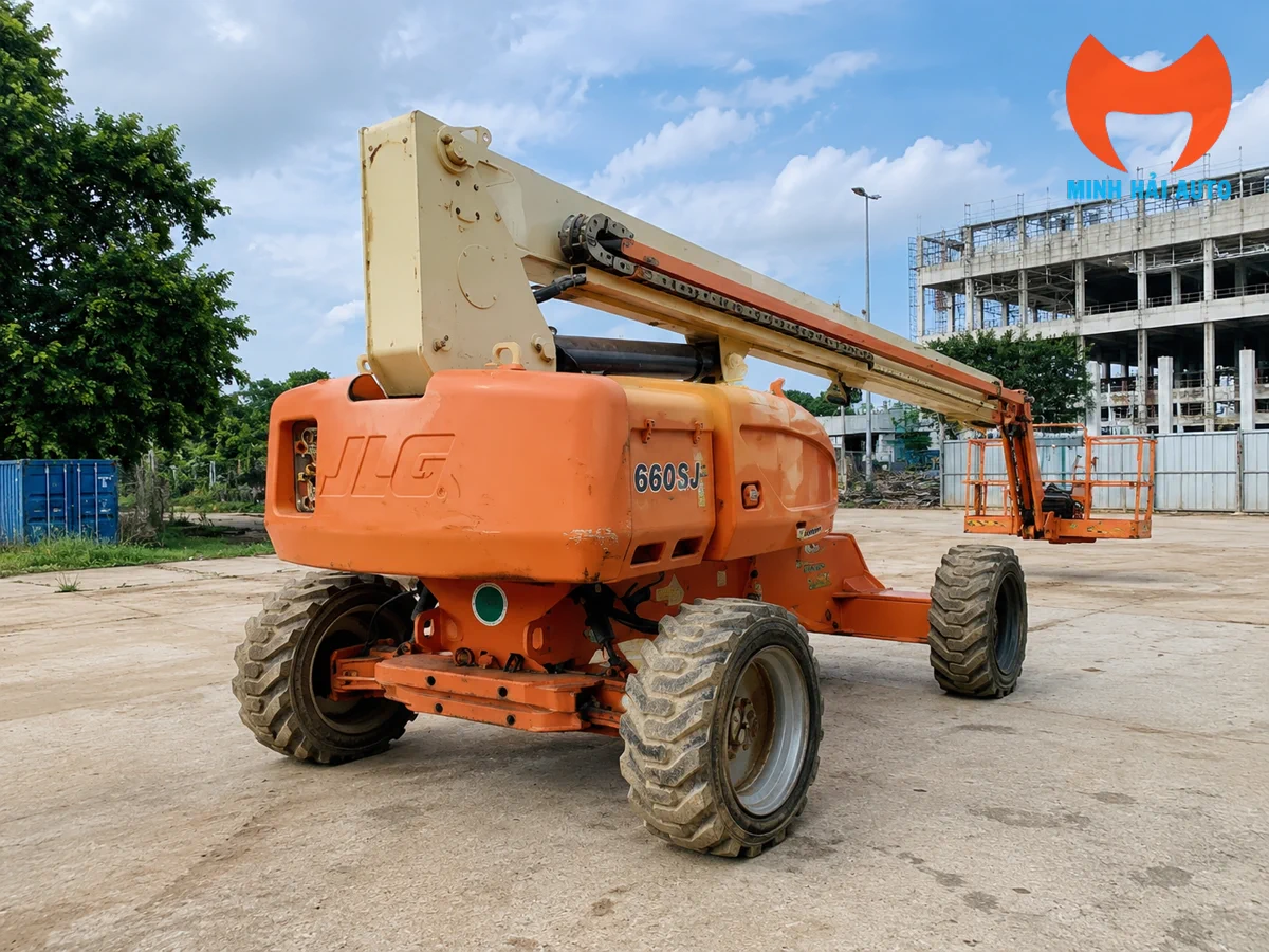 Xe nâng người JLG M600JP chạy điện làm việc ngoài trời