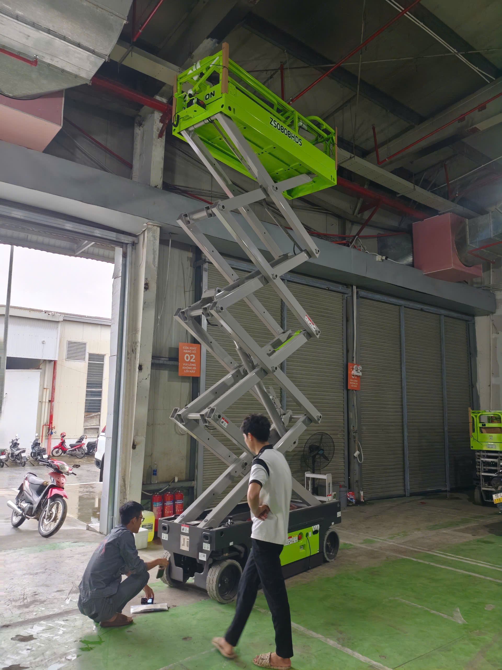 Xe nâng người cắt kéo 10m Zoomlion ZS0808AC chạy điện chính hãng