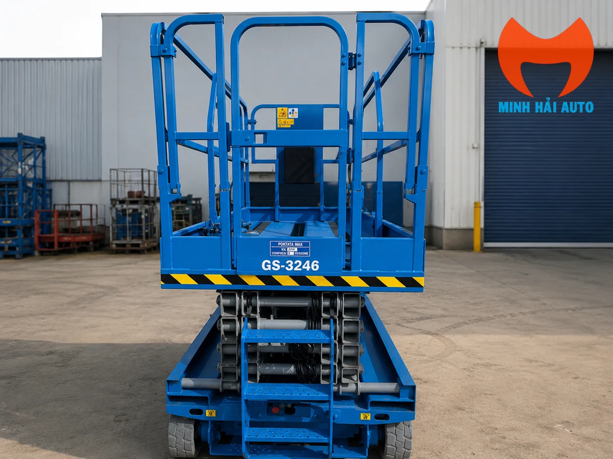 Ứng dụng xe nâng người cắt kéo Genie GS3246 trong nhà xưởng