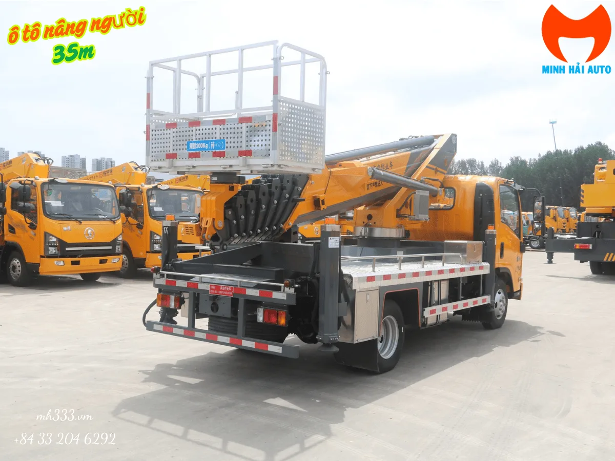 Giỏ nâng 200 kg và cụm cần của xe nâng người GK35
