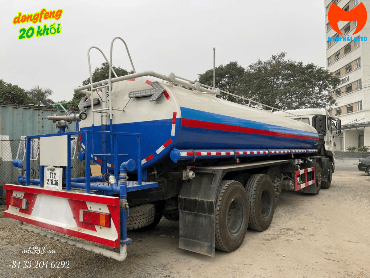 Súng phun cao áp phía sau, tầm phun xa và mạnh mẽ xe phun nước dongfeng 20 khối