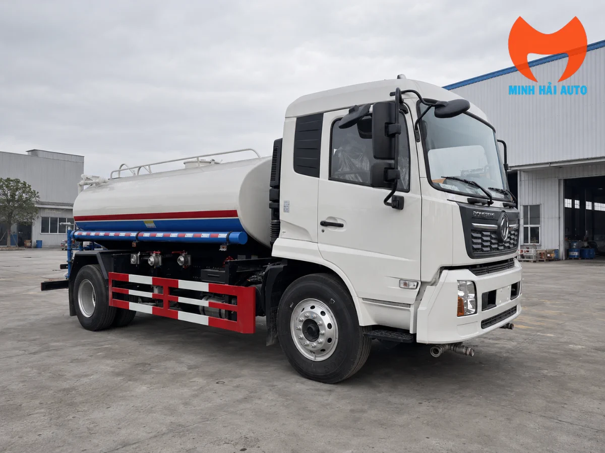Xe phun nước Dongfeng 9 khối phục vụ công ty môi trường đô thị