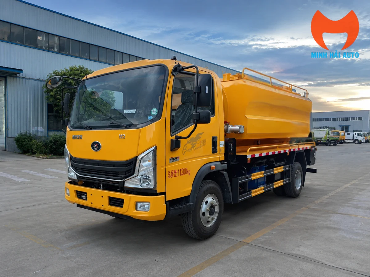 Cabin Sinotruk Homan M3 trên xe phun rửa đường ống