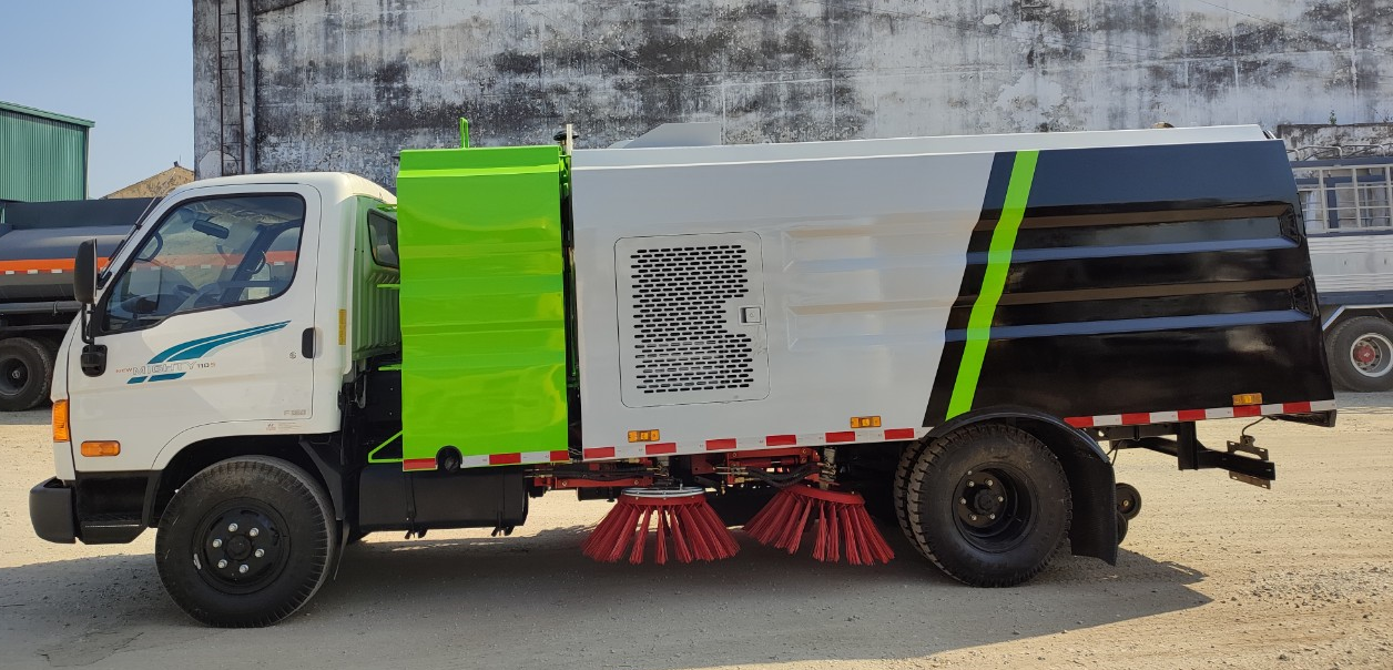 xe quét rác 5 khối bảng điều khiển trong cabin