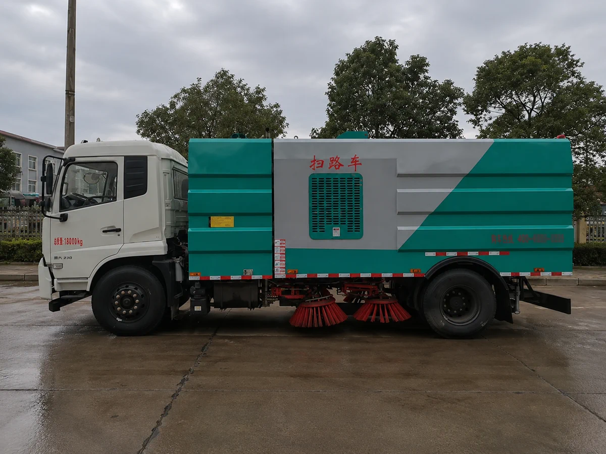 cụm chổi quét hai bên và họng hút trung tâm của xe