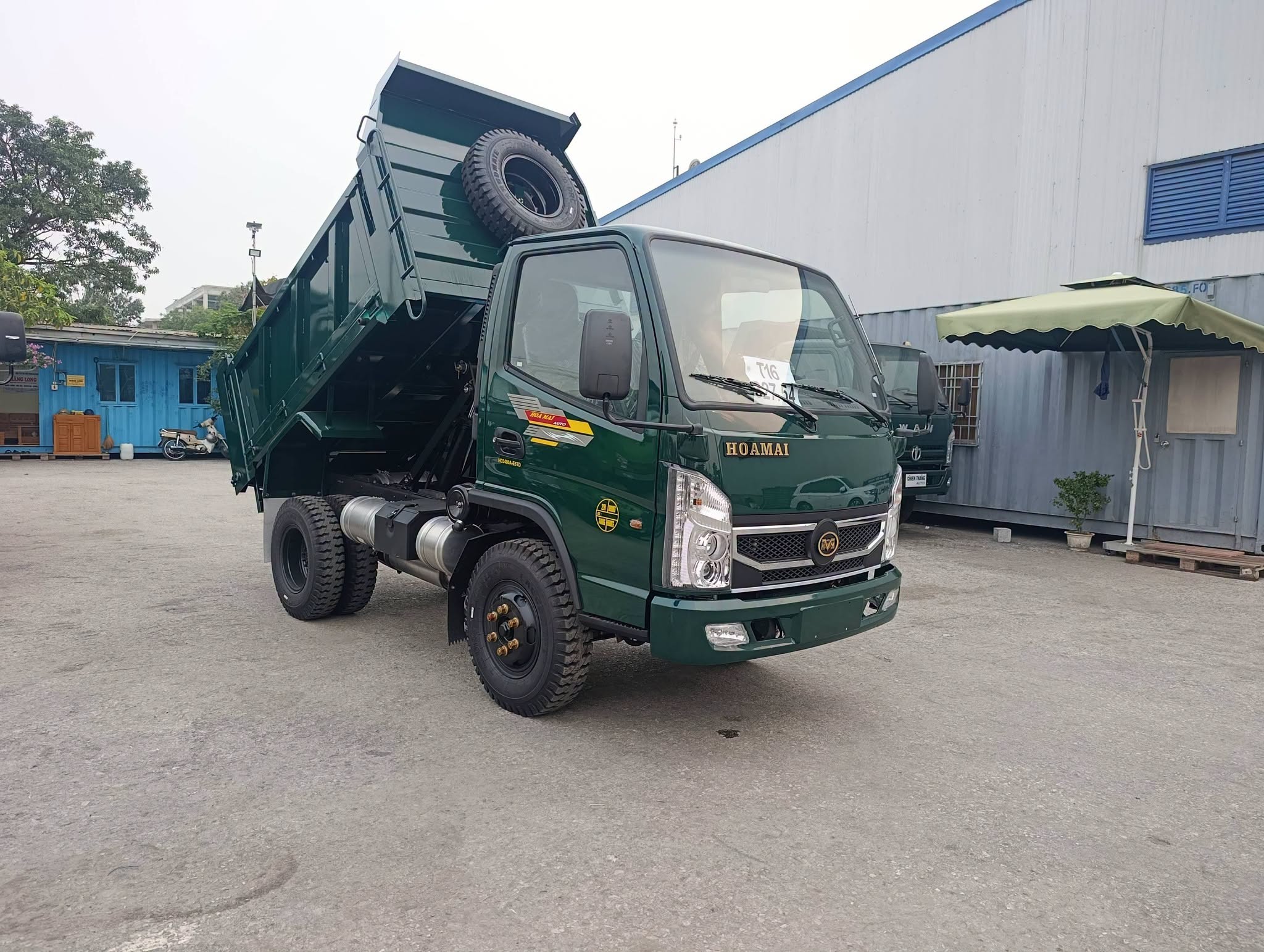 Xe tải ben Hoa Mai nâng thùng