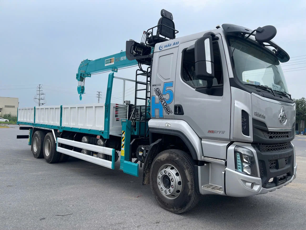 Khảo sát vùng chân chống và không gian làm việc quanh xe cẩu Chenglong