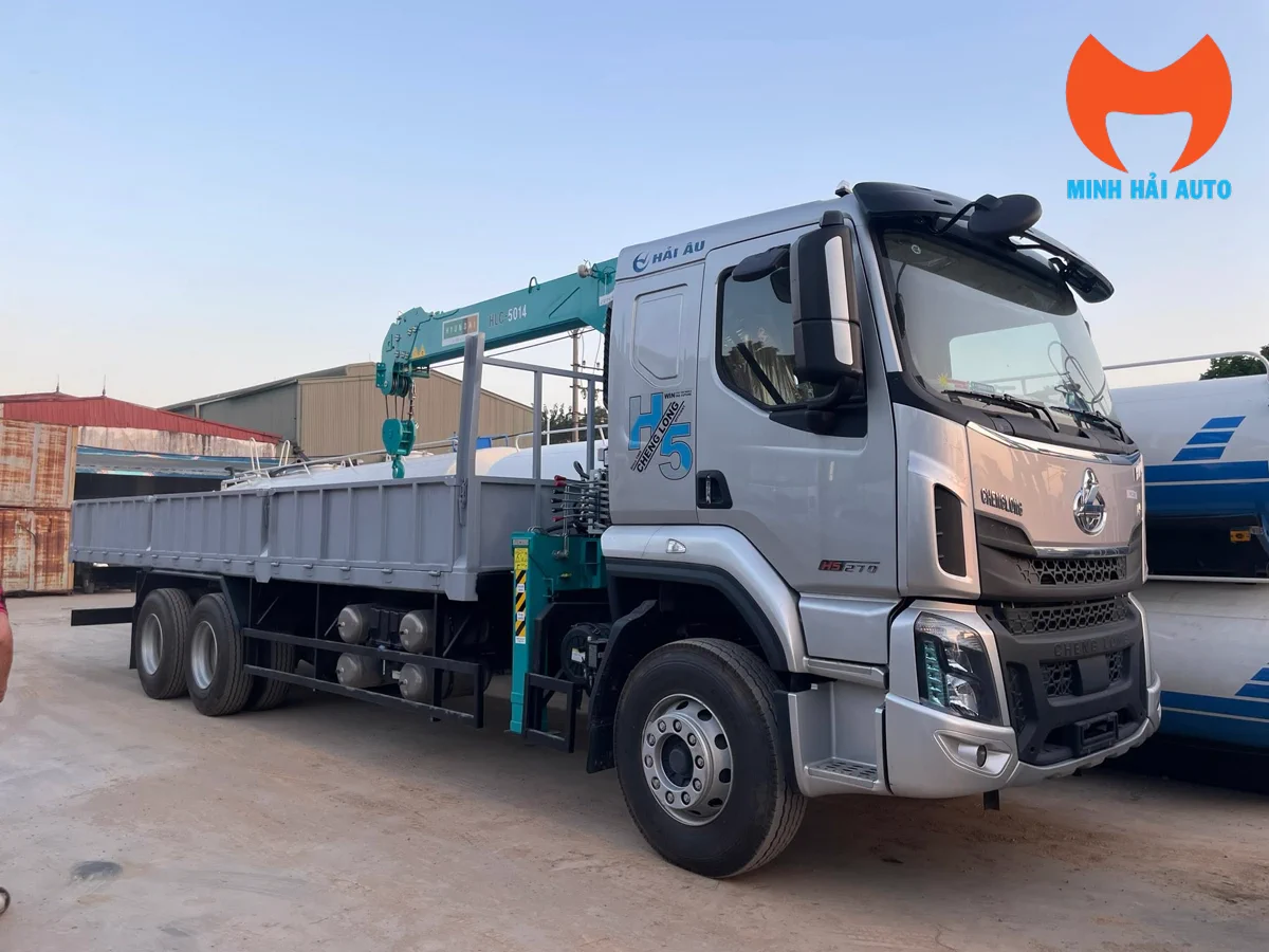 Xe tải Chenglong H5 gắn cẩu tự hành Hyundai HLC-5014 thùng lửng