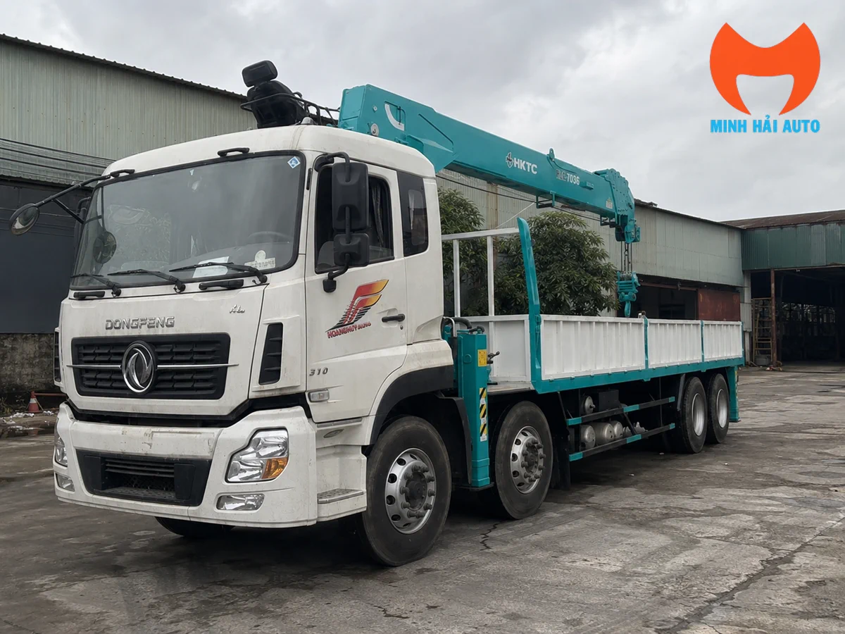 Xe tải Dongfeng 4 chân gắn cẩu Hyundai Everdigm 10 tấn thùng 8m