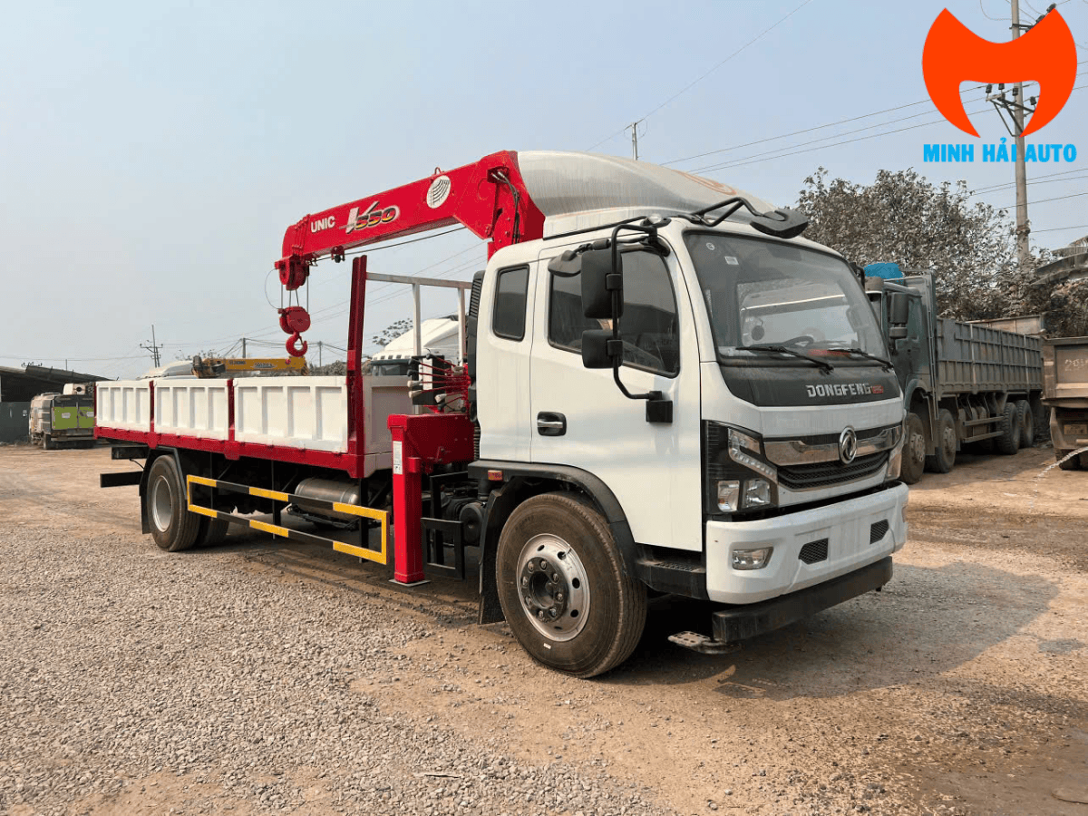 Xe tải Dongfeng D8 8 tấn gắn cẩu Unic 5 tấn URV555