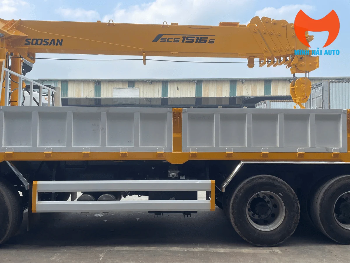 Xe tải FAW 4 chân gắn cẩu Soosan SCS1516S 15 tấn