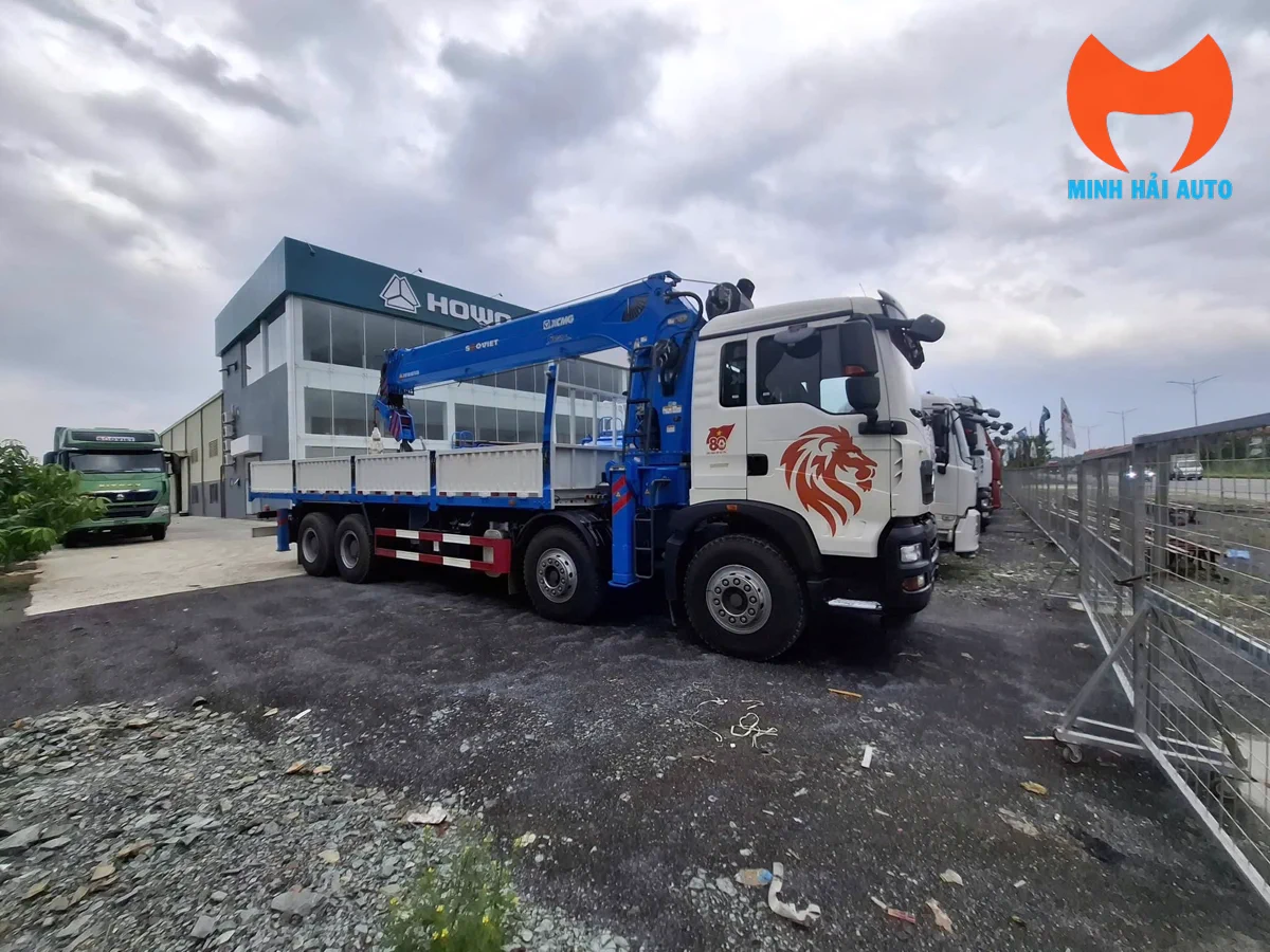Xe tải gắn cẩu 20 tấn 6 đốt phục vụ nâng hạ hàng nặng
