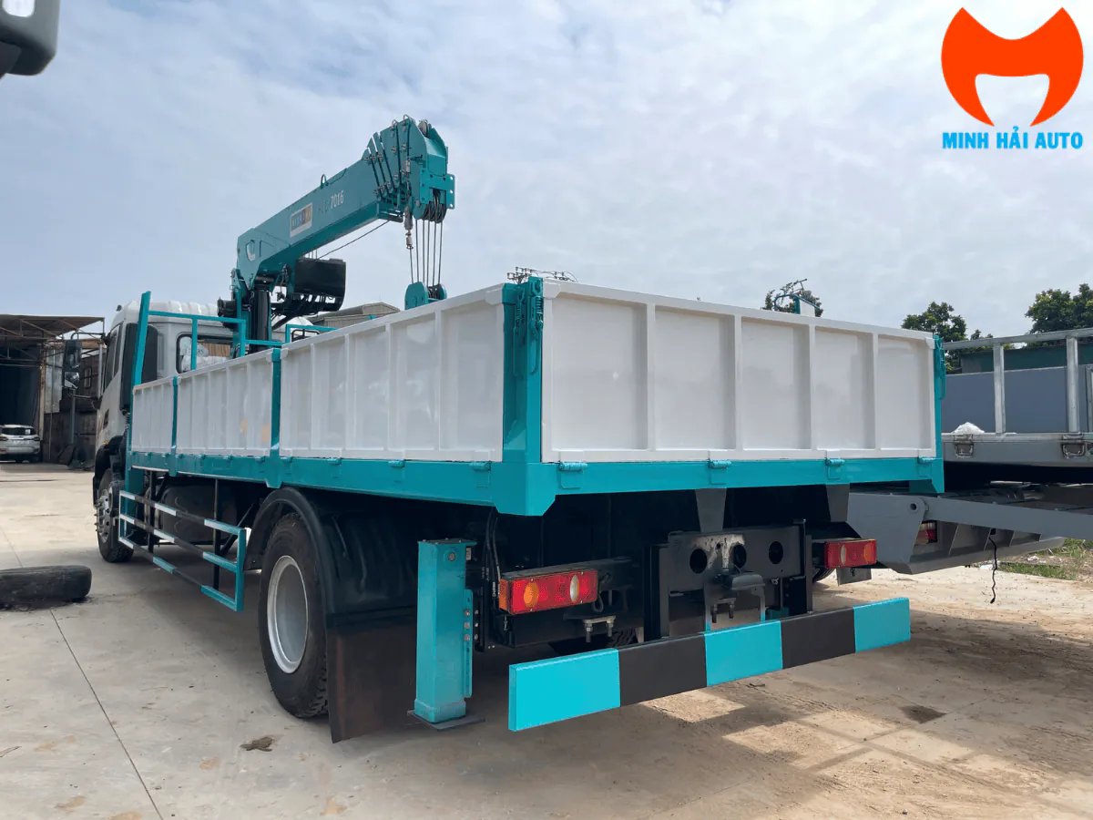 Xe Tải Gắn Cẩu Tự Hành - hình ảnh thực tế số 1