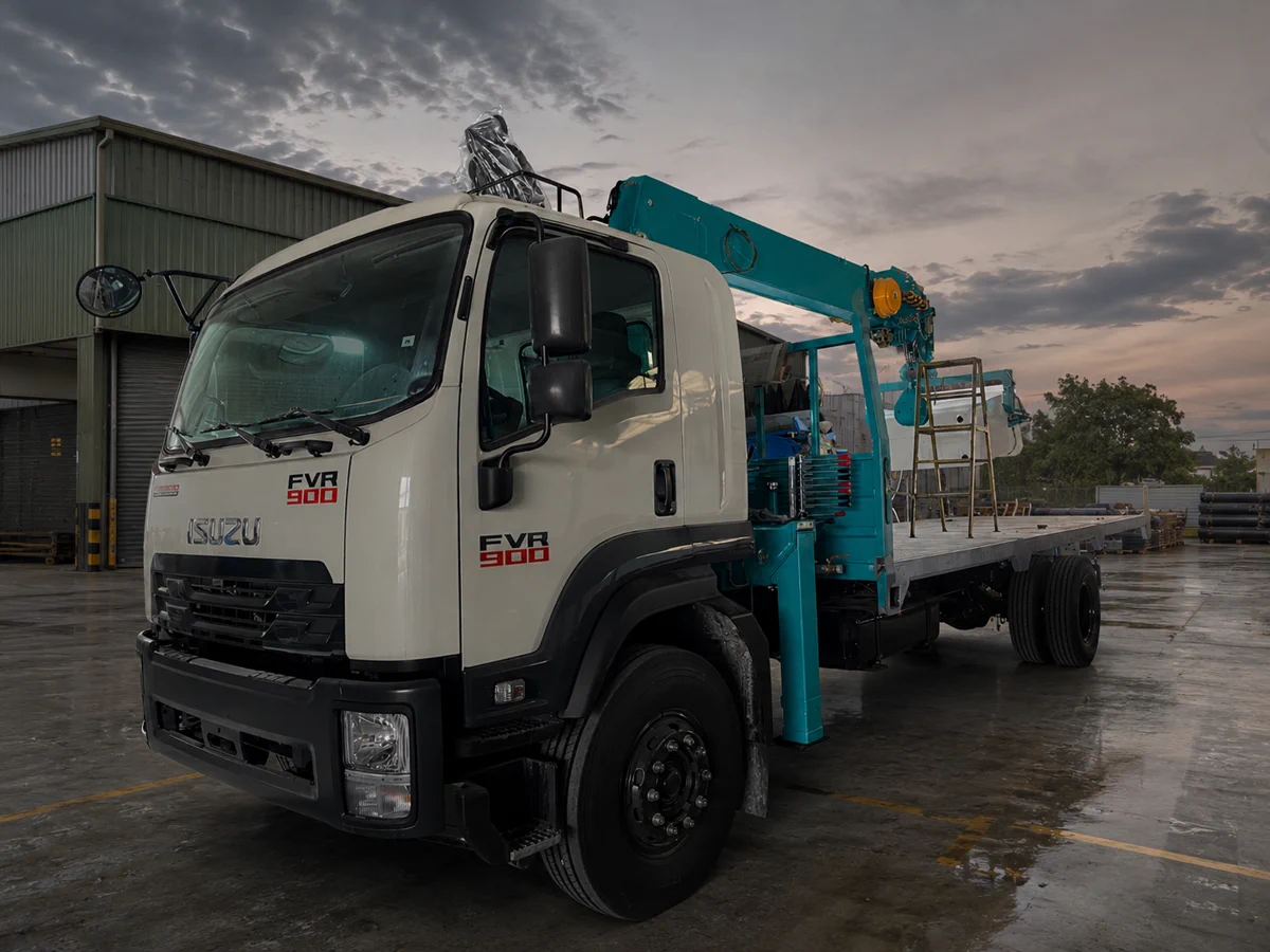 tổng quan xe tải Isuzu FVR34SE5 gắn cẩu Hyundai Everdigm HLC-7016V có giỏ nâng người