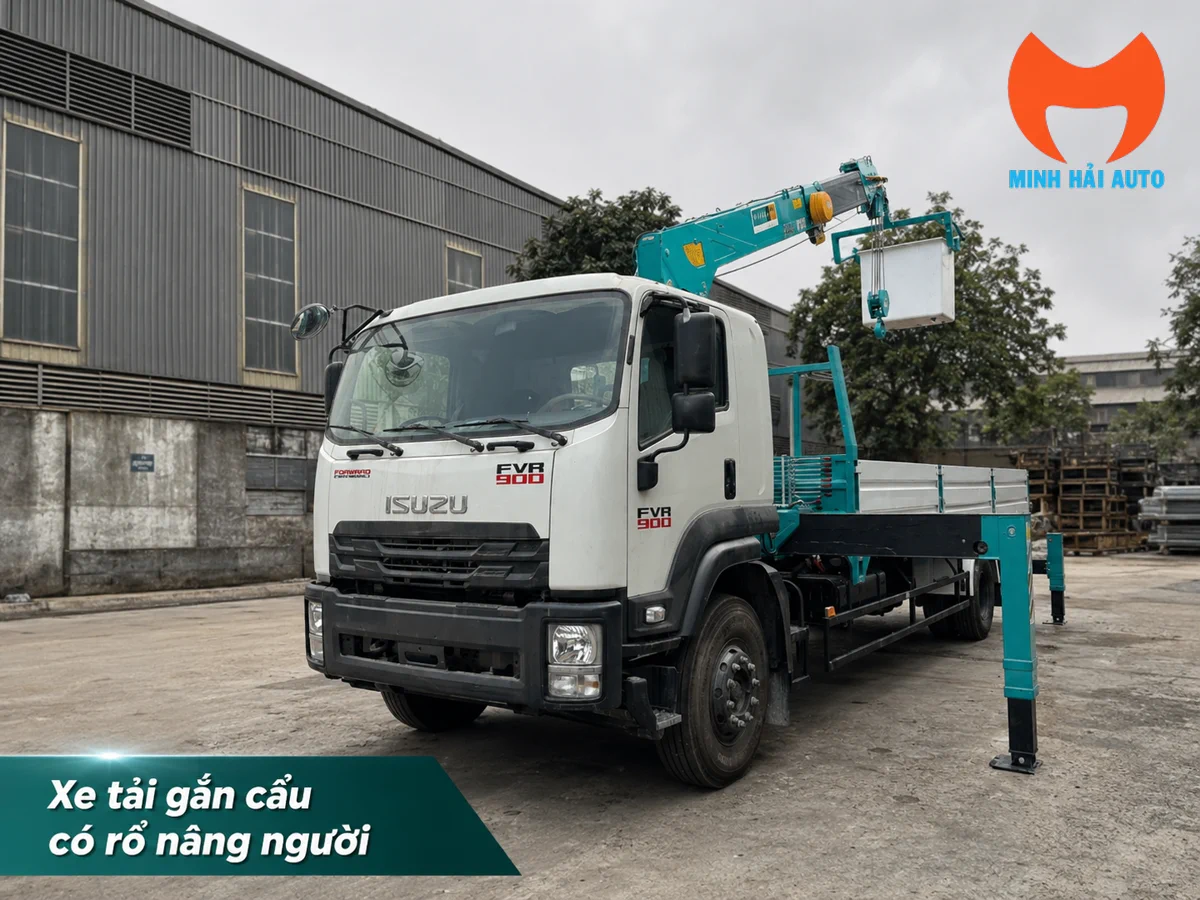 Xe tải gắn cẩu có giỏ nâng người triển khai chân chống