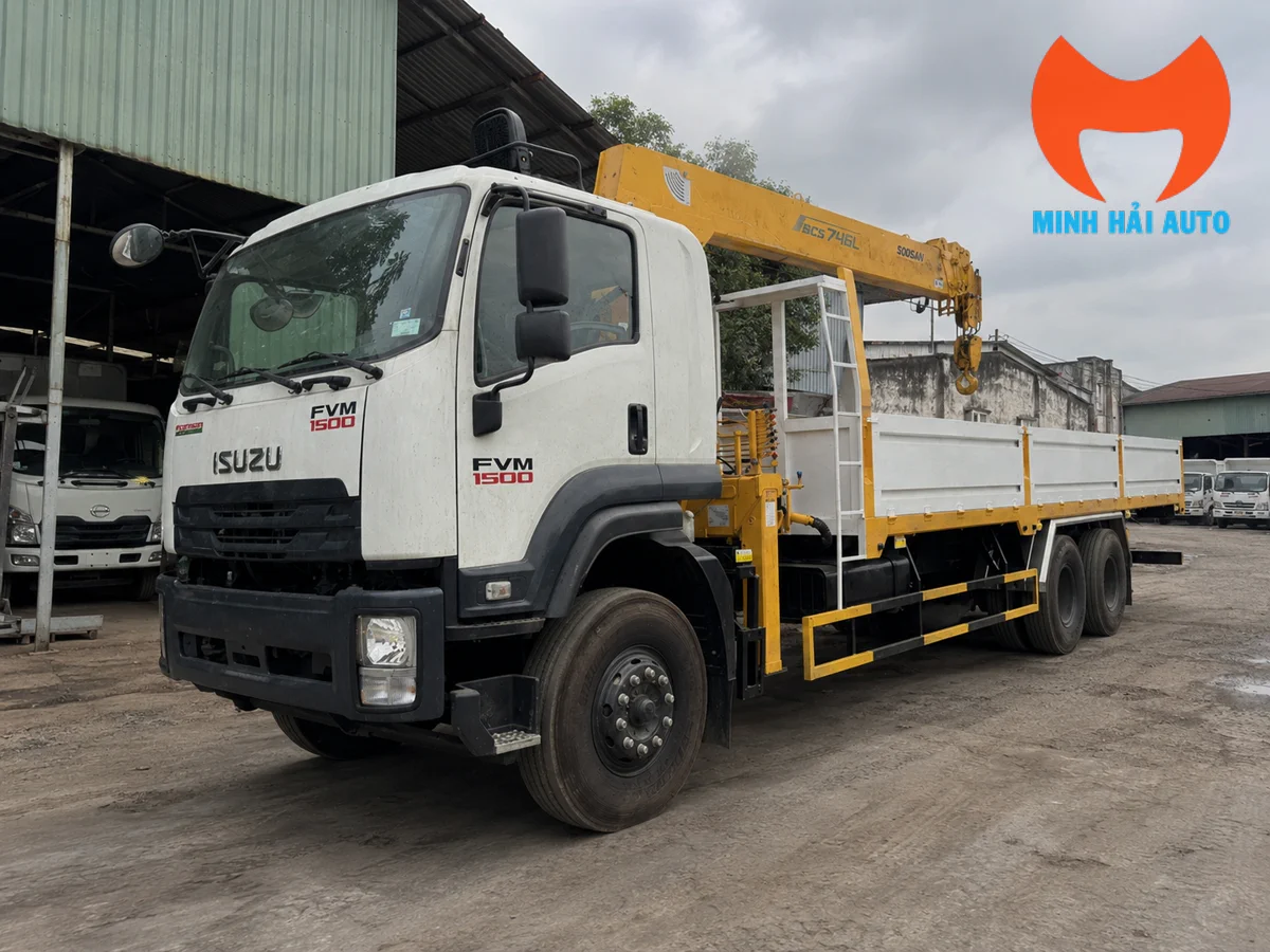 Xe tải Isuzu FVM gắn cẩu Soosan 8 tấn thùng hàng