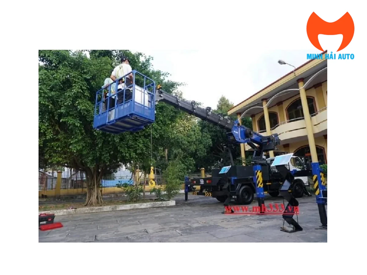 Giỏ nâng xe thang Dasan 24 m trong tư thế làm việc