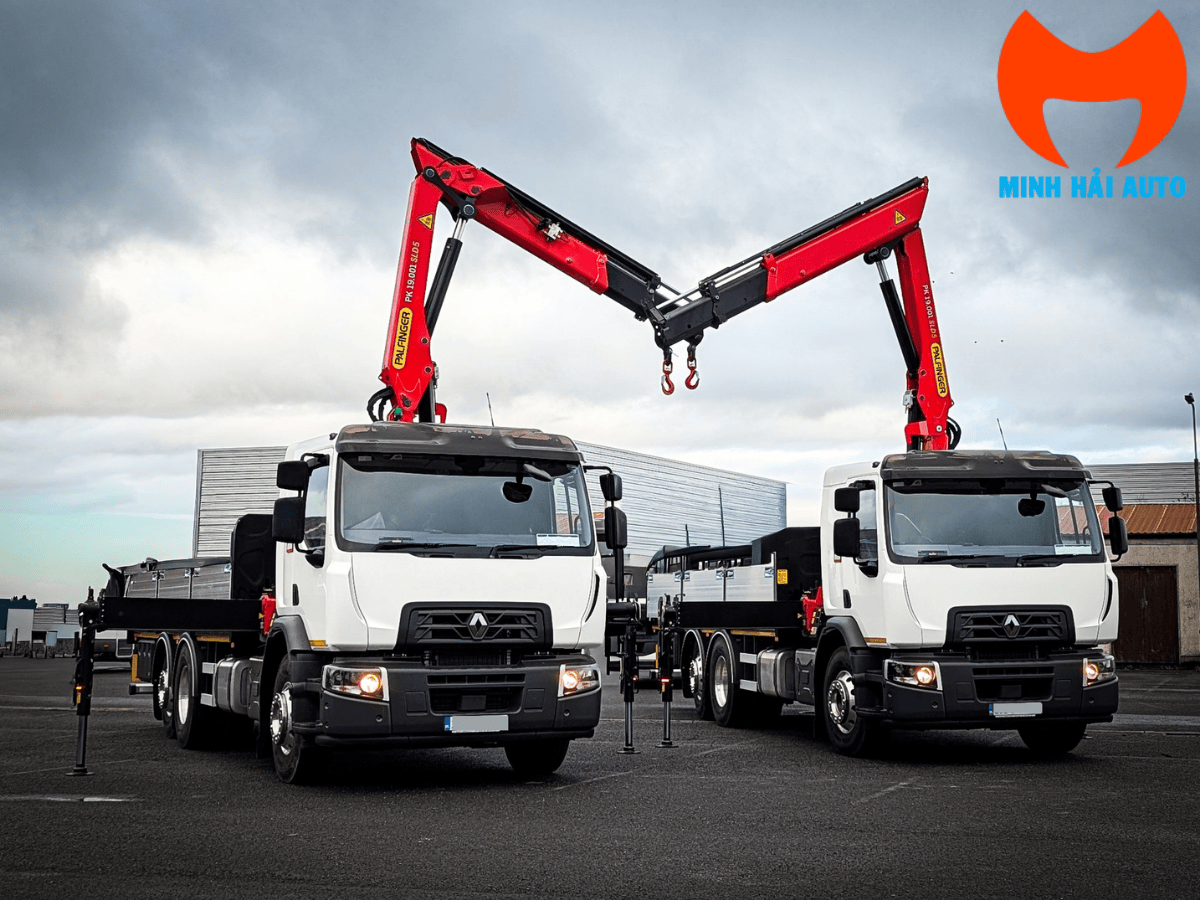 Xe đầu kéo gắn cẩu Palfinger vận chuyển kết cấu thép