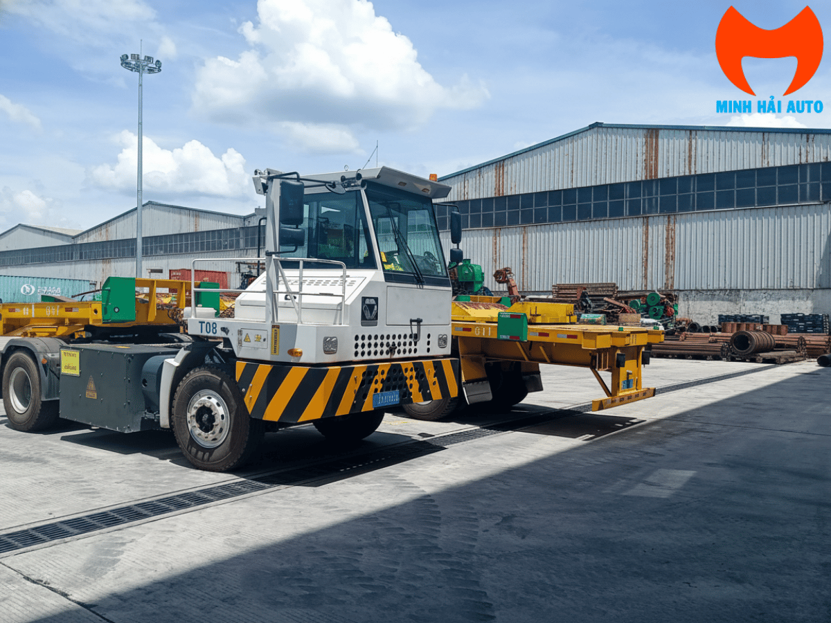 xe đầu kéo điện cảng XCMG XPT75E terminal tractor 75 tấn
