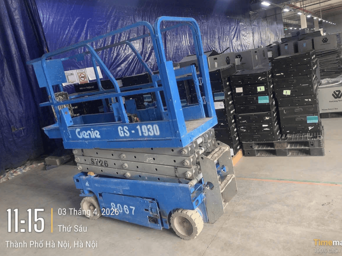 Xe nâng người cắt kéo cho thuê tại Long Biên