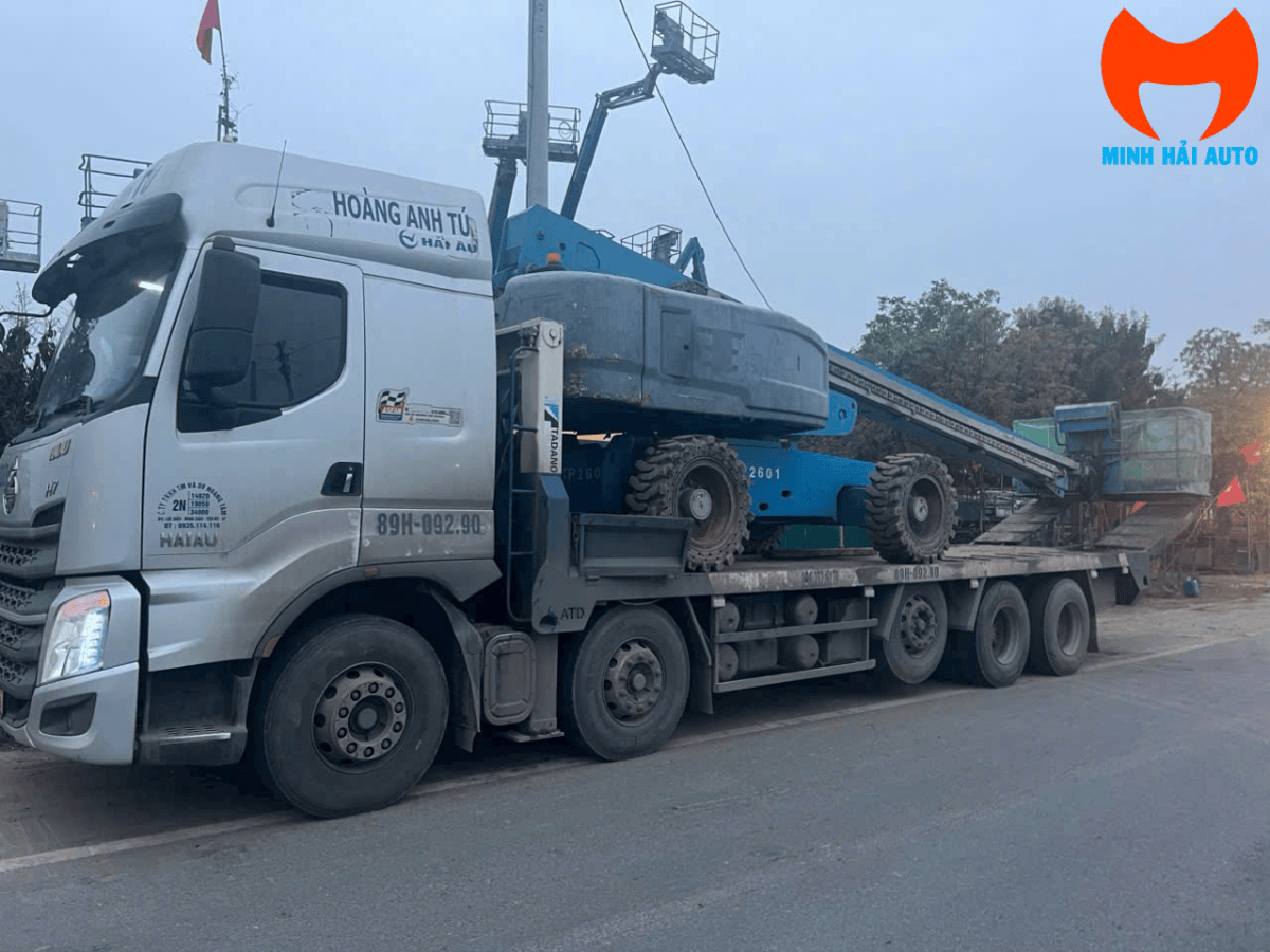 Xe nâng người chạy điện và diesel