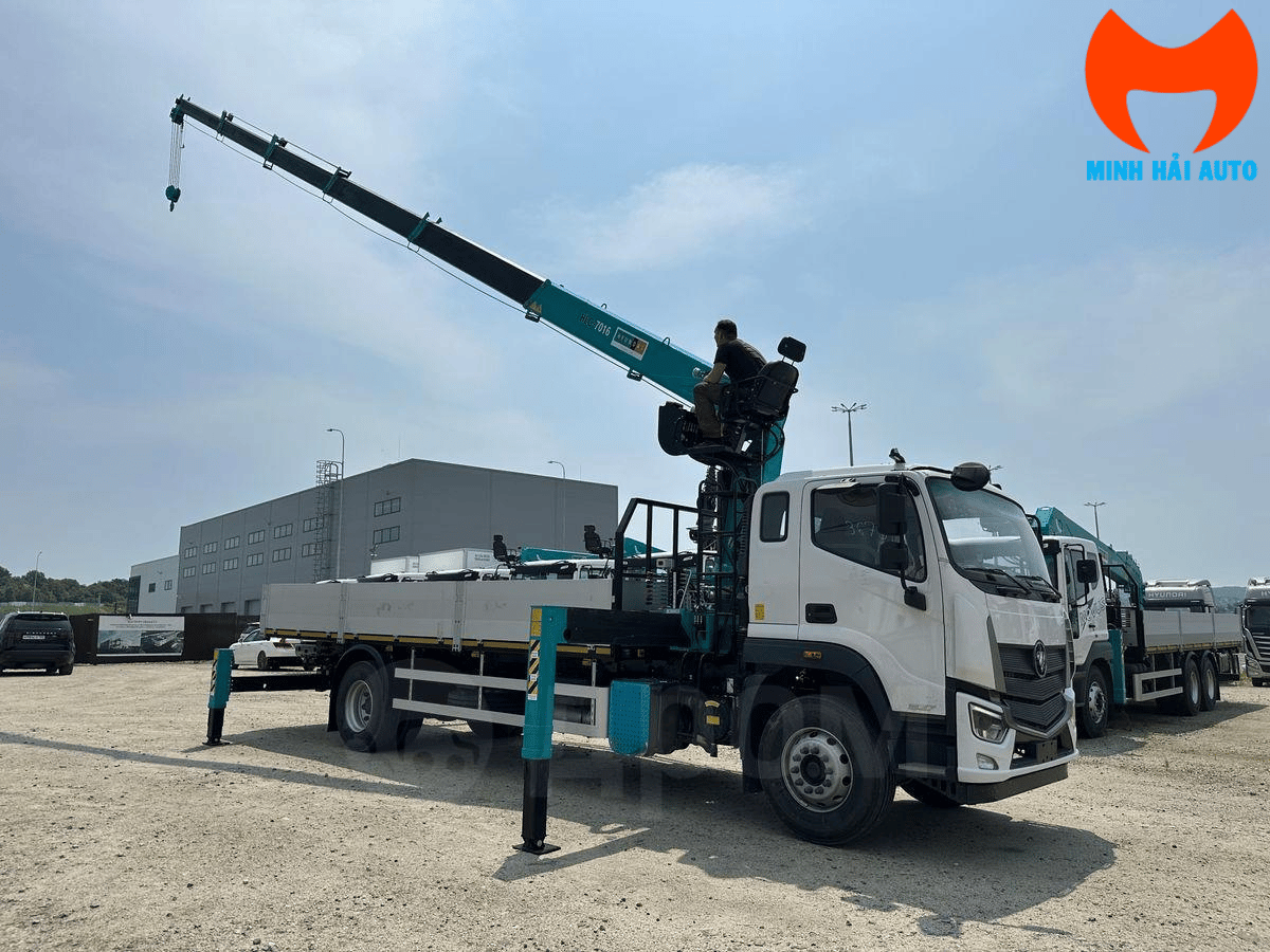 Xe tải gác cẩu 6 tấn 6 khúc