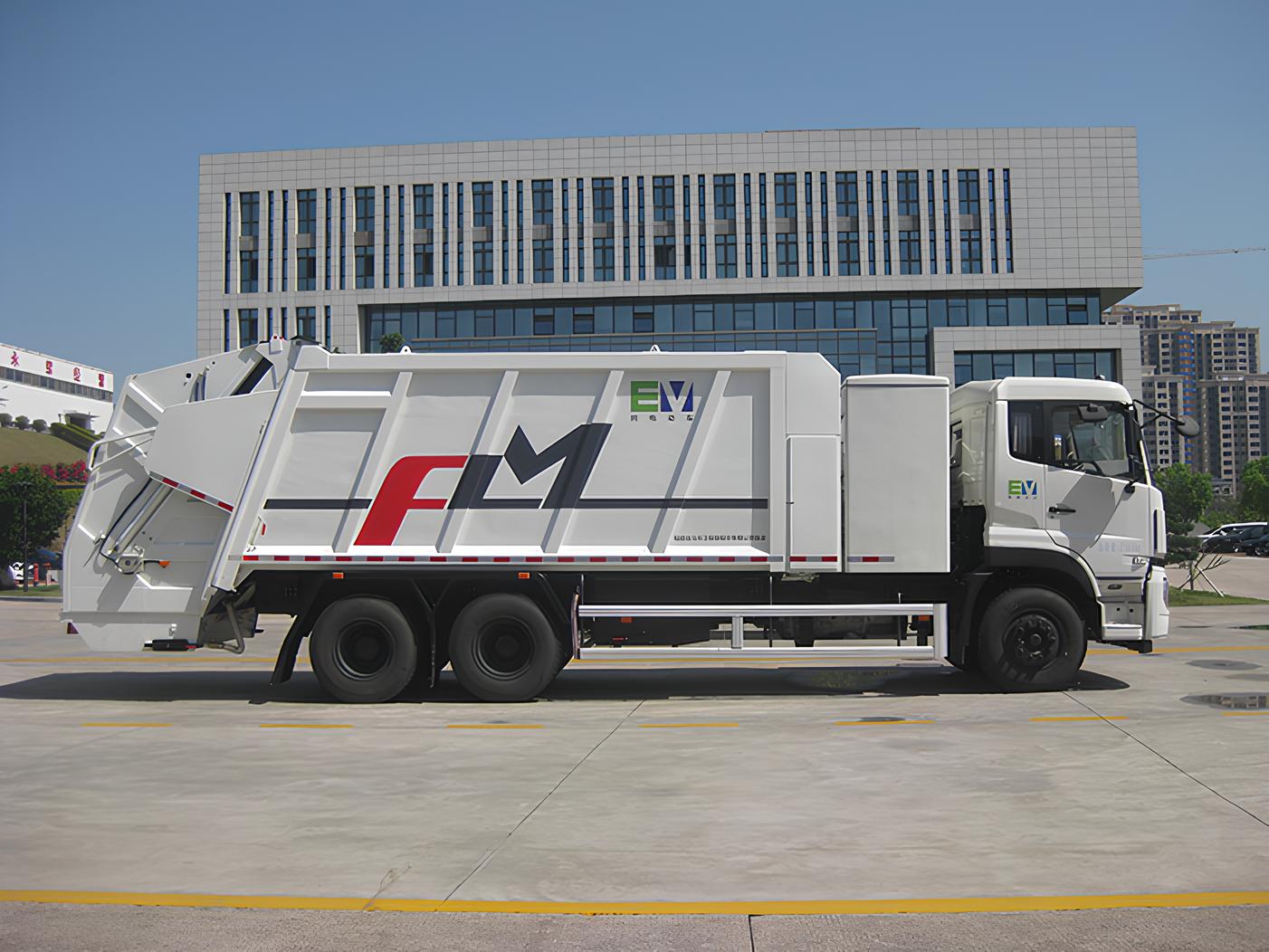 Xe thu gom rác điện Fulongma hoạt động đô thị