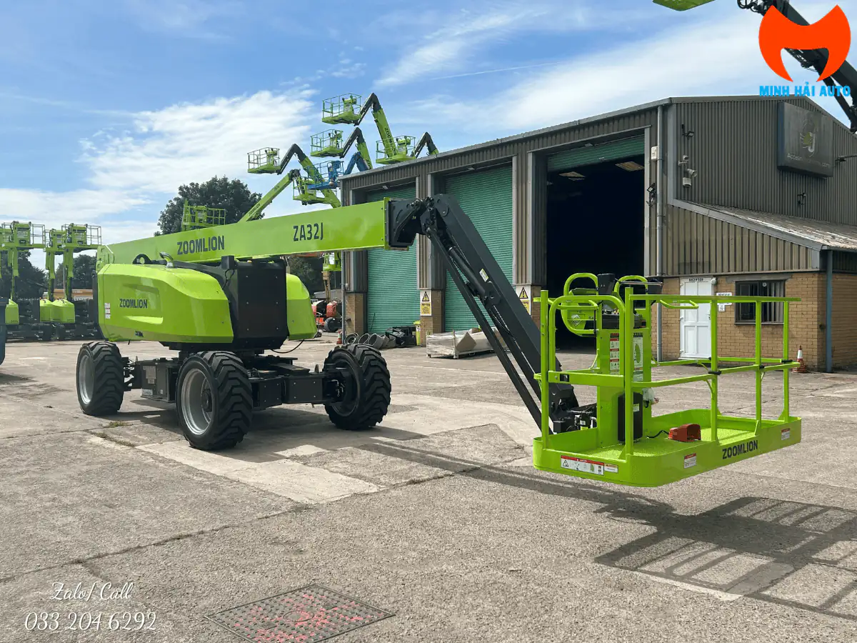 Zoomlion ZA32J nhìn góc trước, cần thu gọn và giỏ hạ thấp