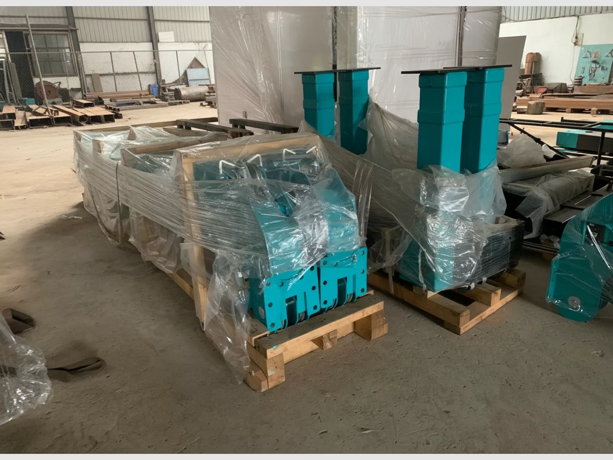 Bố trí cẩu HLC-8016, khung phụ và chân chống sau cabin
