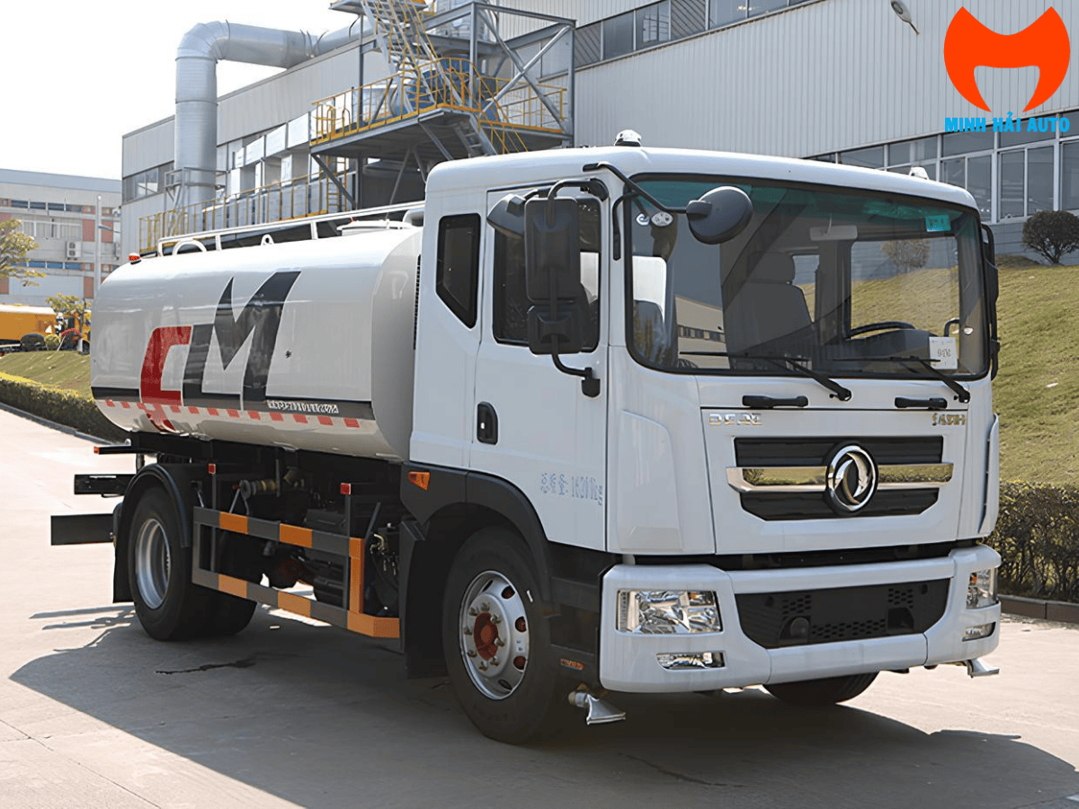 xe-phun-nuoc-rua-duong-10-khoi