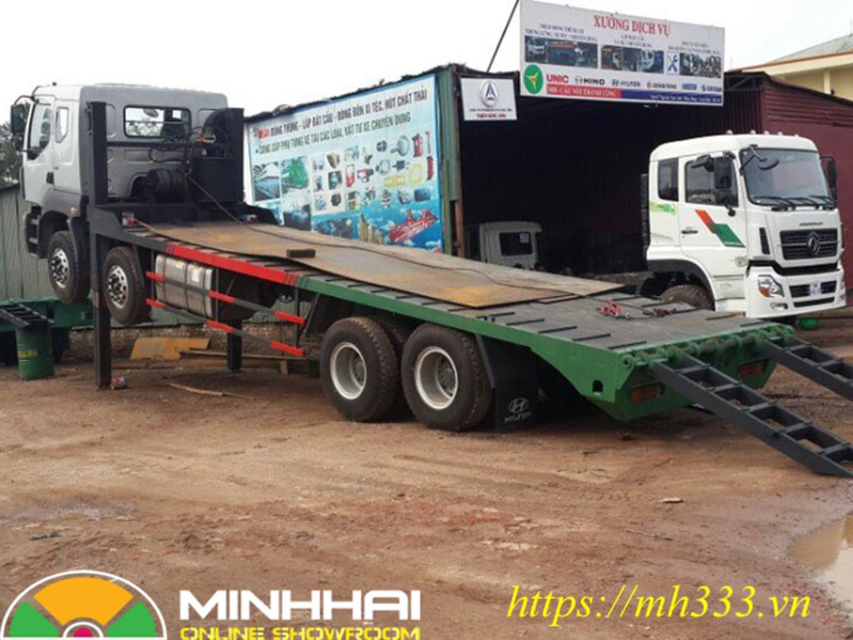 Sàn xe Chenglong 4 chân cùng chân chống nâng đầu và cầu dẫn phía sau