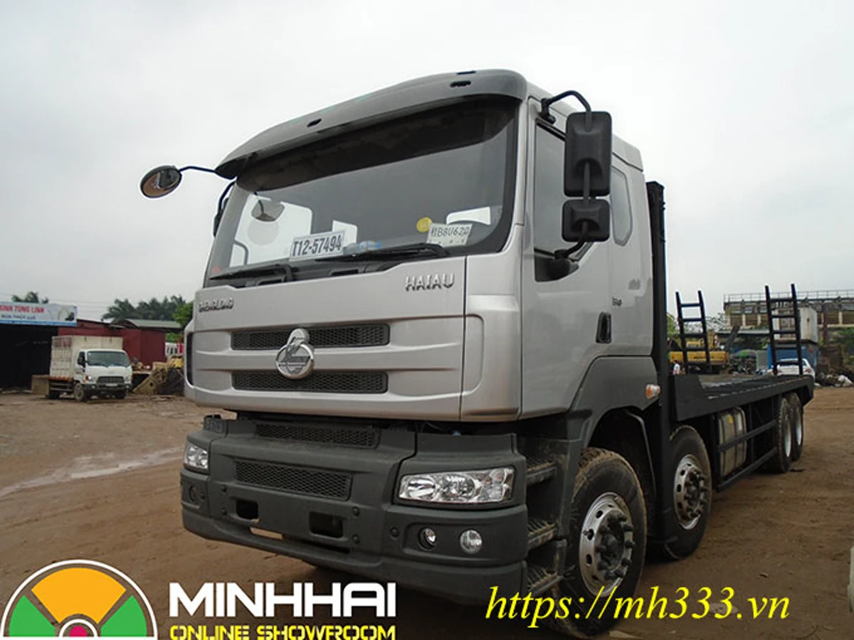 Xe chở máy Chenglong 4 chân nhìn từ góc trước bên trái