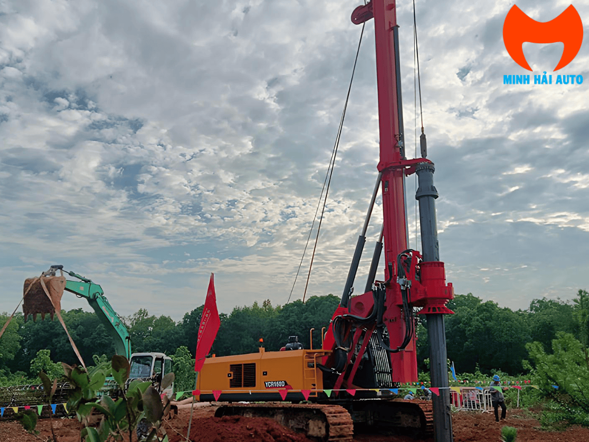 may-khoan-coc-nhoi-yuchai-ycr-gia-2025