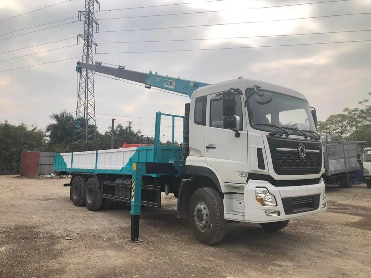 xe-cau-tu-hanh-8-tan-dongfeng-4-chan