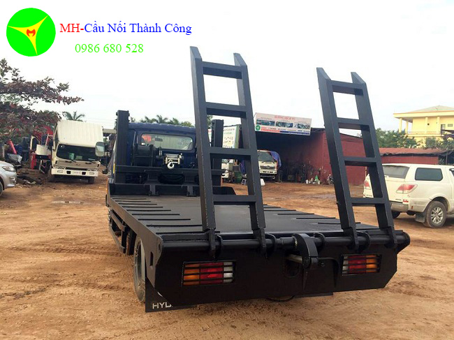 Xe Hyundai HD650 đóng sàn nâng đầu chở máy công trình