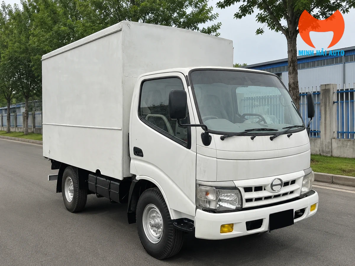 xe-tai-hino-dutro-300-110sd-1-9-tan