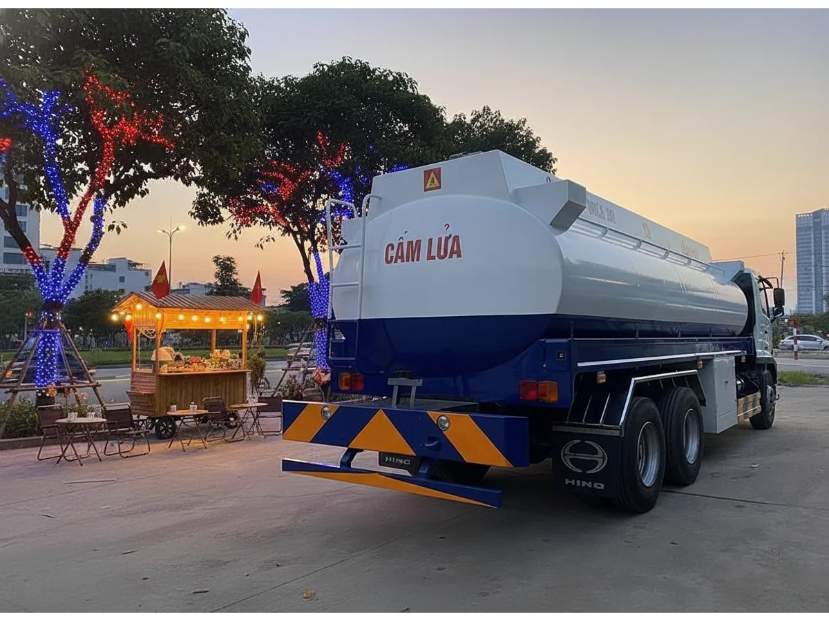 Bồn xi téc trên xe Hino FL8JT7A