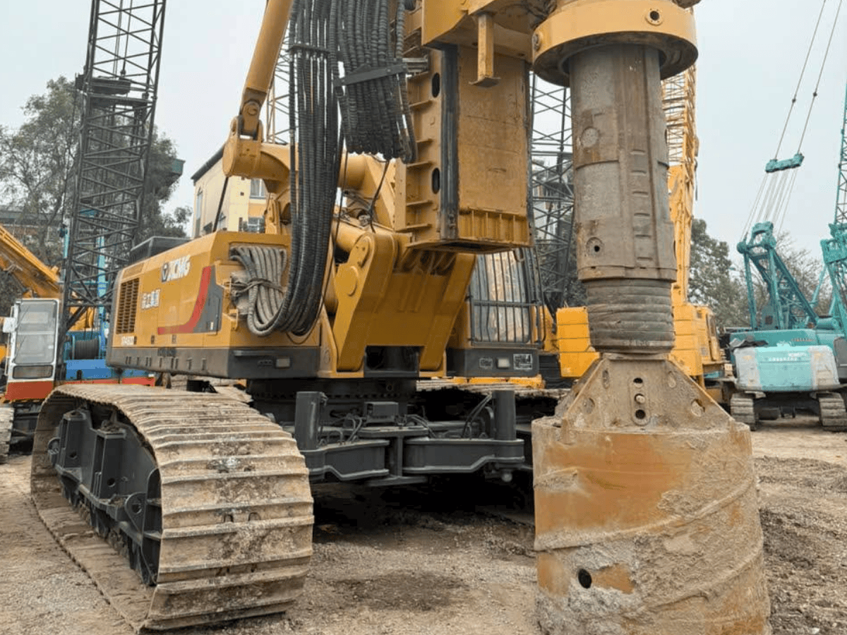 Máy khoan cọc nhồi và yêu cầu mặt bằng làm việc Máy khoan cọc nhồi XCMG XR460D tại khu vực thi công