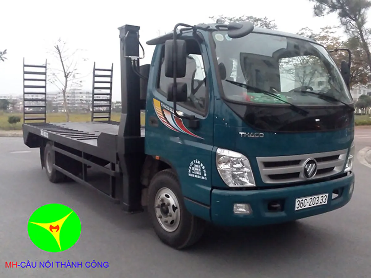 Xe nâng đầu Thaco Ollin 700B nhìn từ góc trước