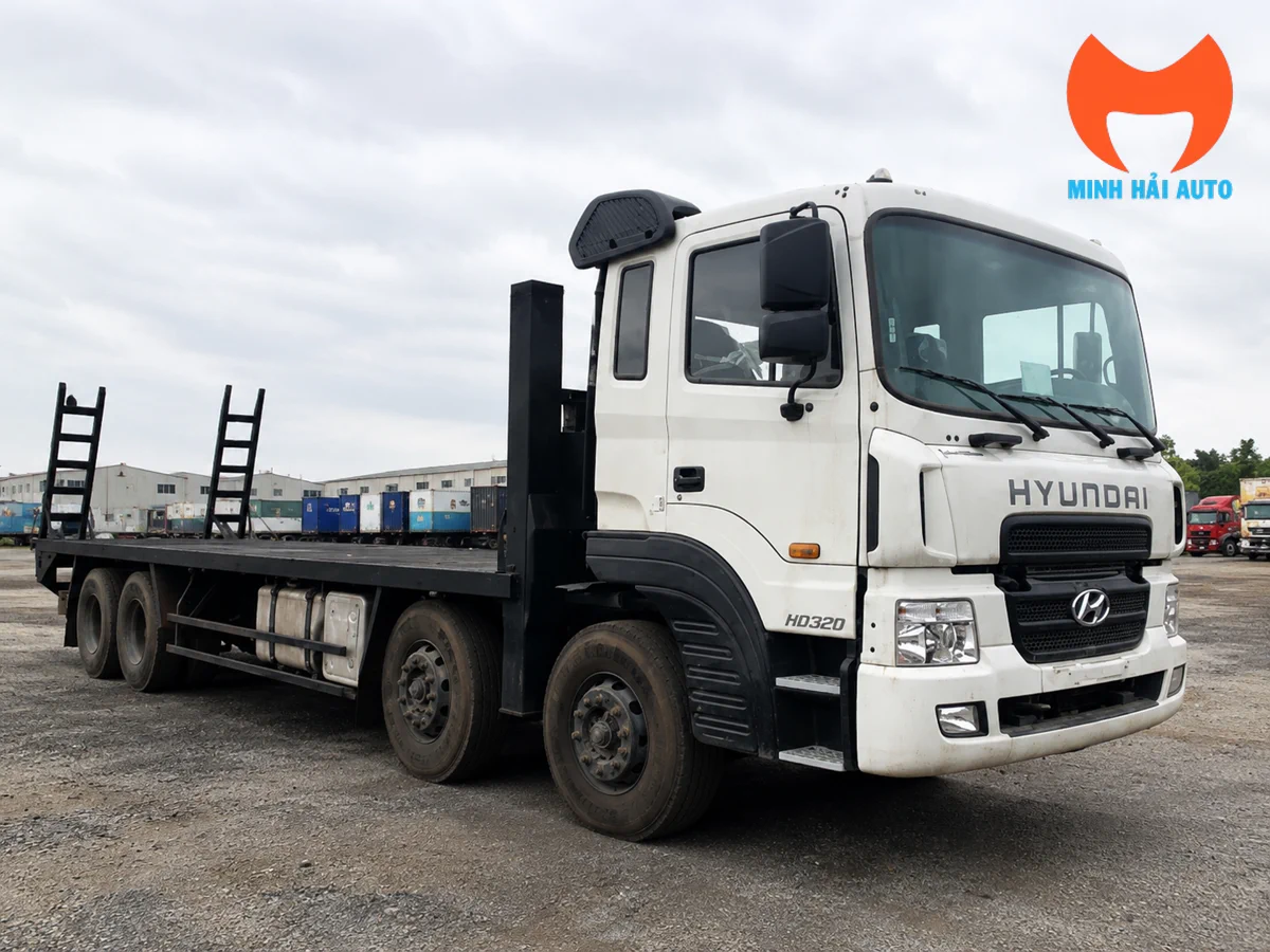 Sàn xe nâng đầu Hyundai HD320 chở máy công trình